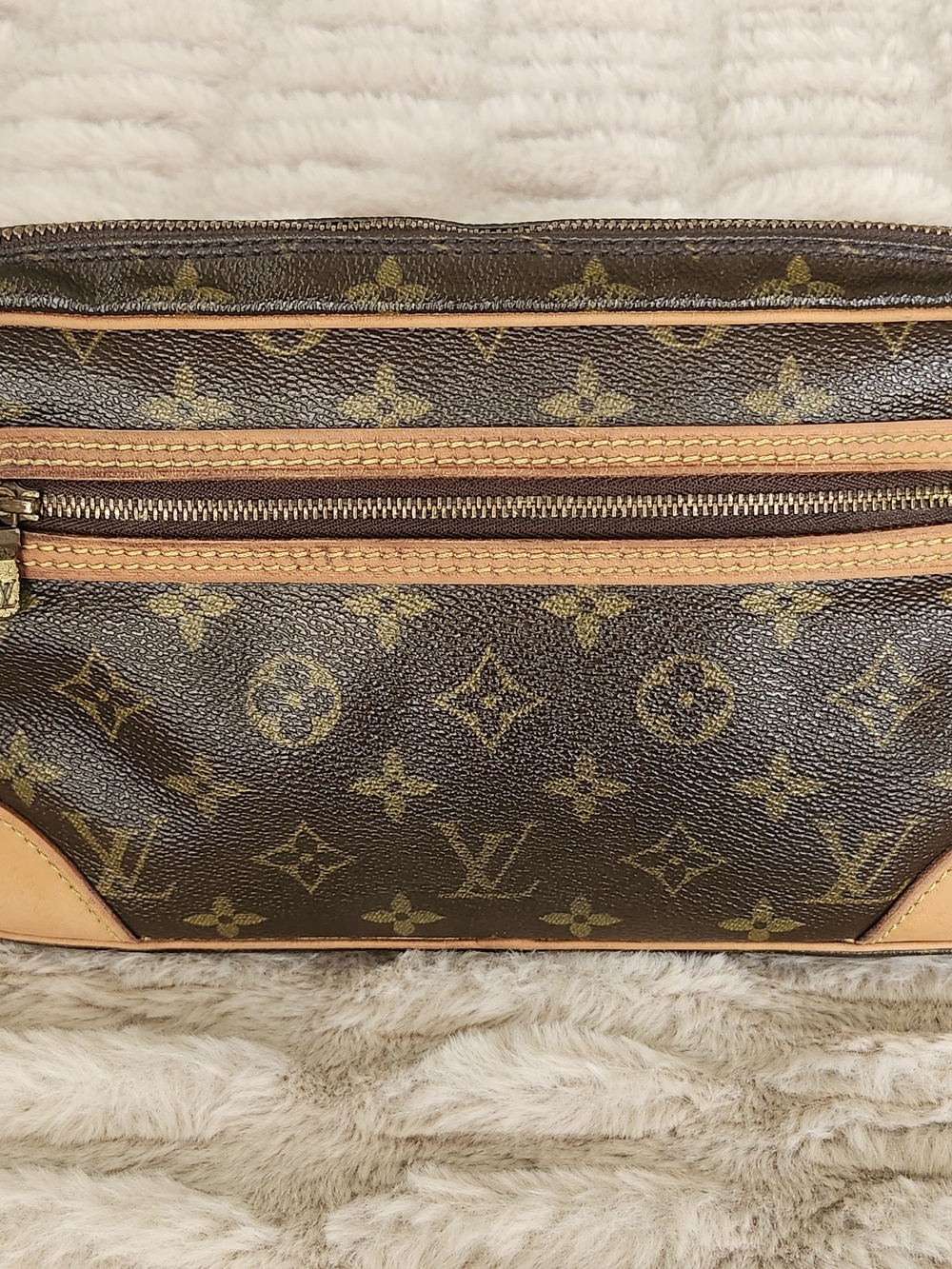 Louis Vuitton Monogram Marly Dragonne GM Wristlet - Picture 2 of 16